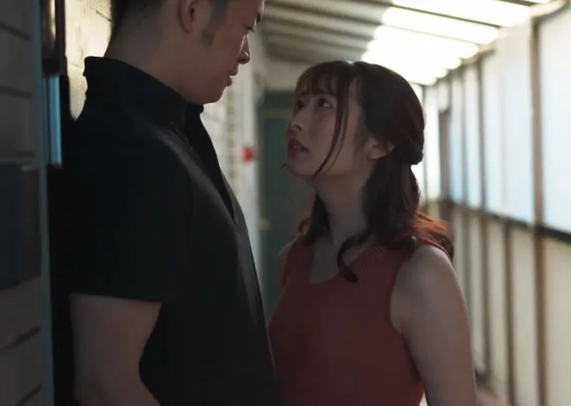 Cô vợ mang thai, tôi bị sexy bởi vợ nhà đối diện thường ở nhà một mình