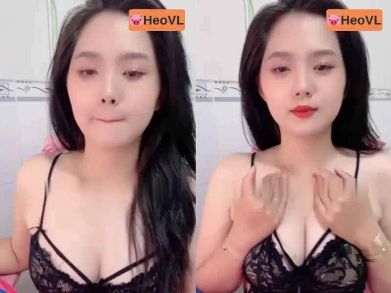 Bạn gái răng khểnh khoe cu tròn trắng